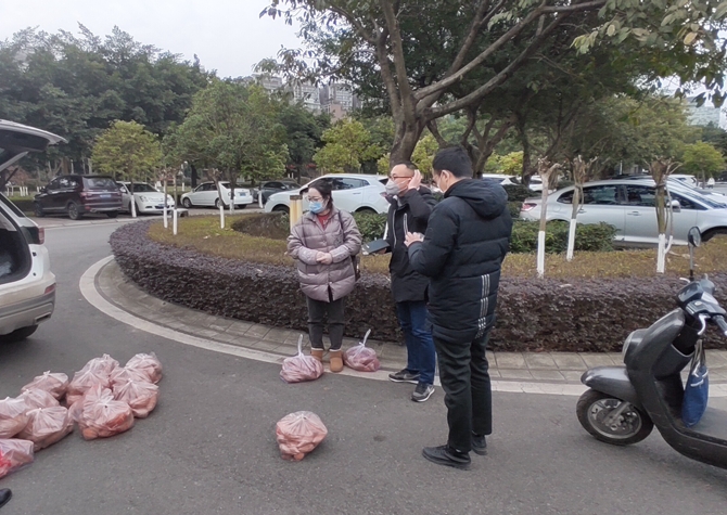 广汉乡村第一书记化身“网红” 4天助村民网售红薯3.4万余元